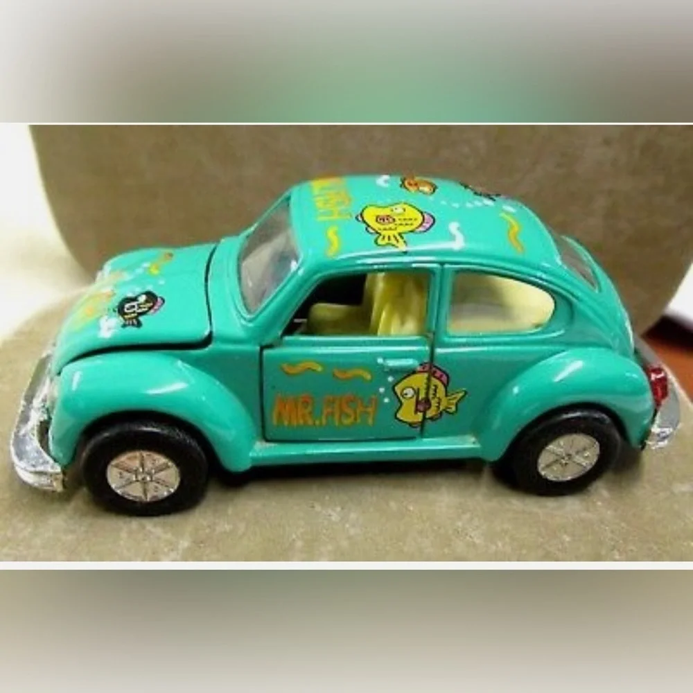 DIECAST VW BEETLE TOY CAR GREEN MR FISH LOGOS SS4701